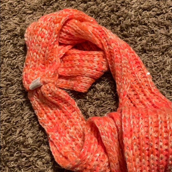 Scarfs - Picture 2 of 3